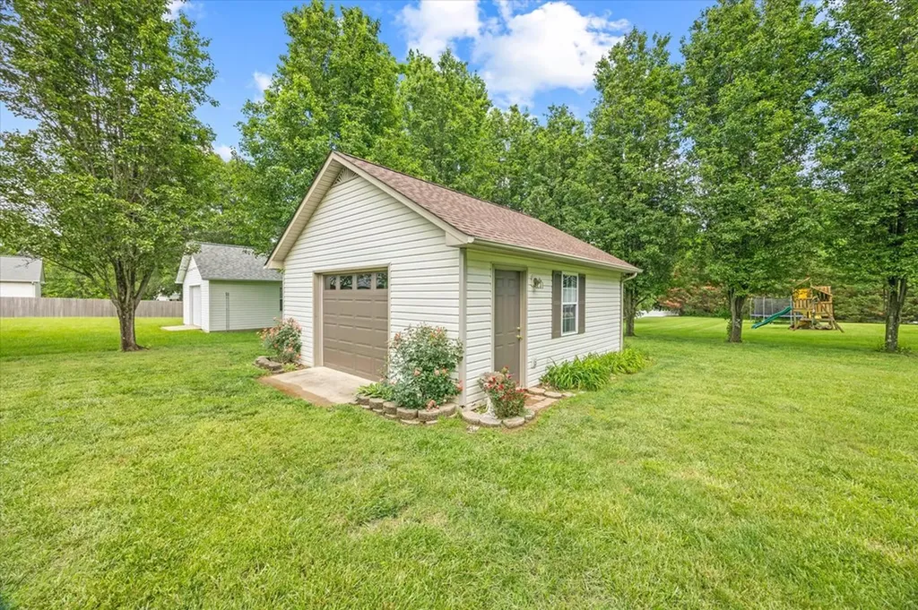 2933 Old Walton Circle Cookeville TN 38506