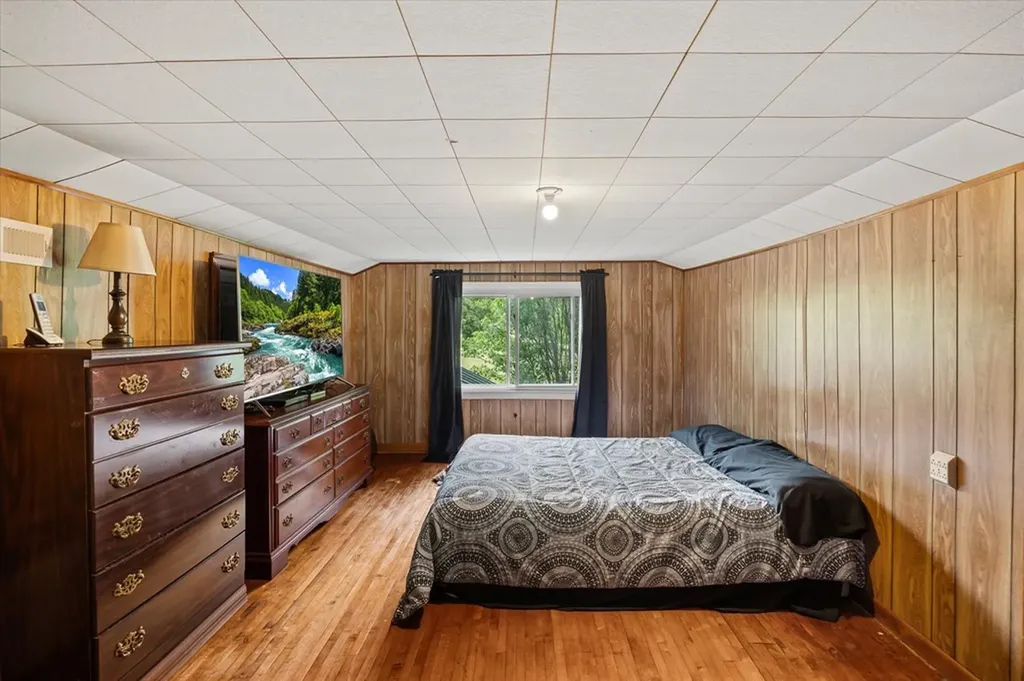 747 Hunting Creek Road Whitleyville TN 38588