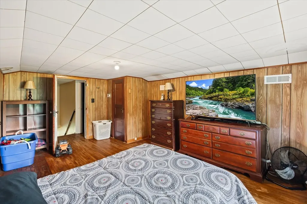 747 Hunting Creek Road Whitleyville TN 38588