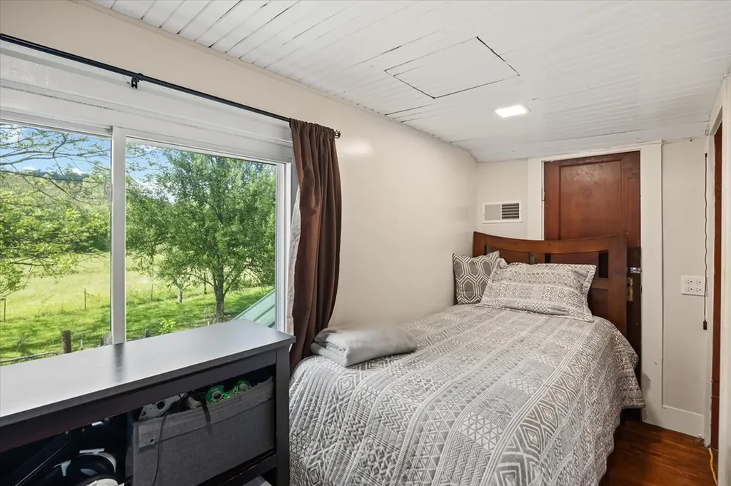 747 Hunting Creek Road Whitleyville TN 38588