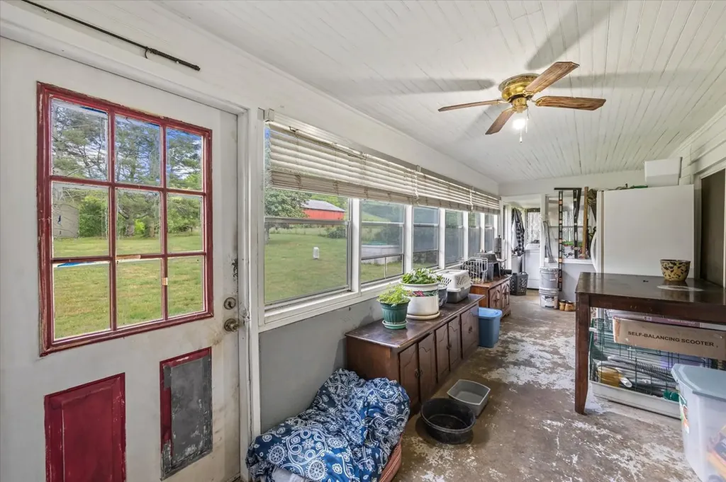 747 Hunting Creek Road Whitleyville TN 38588