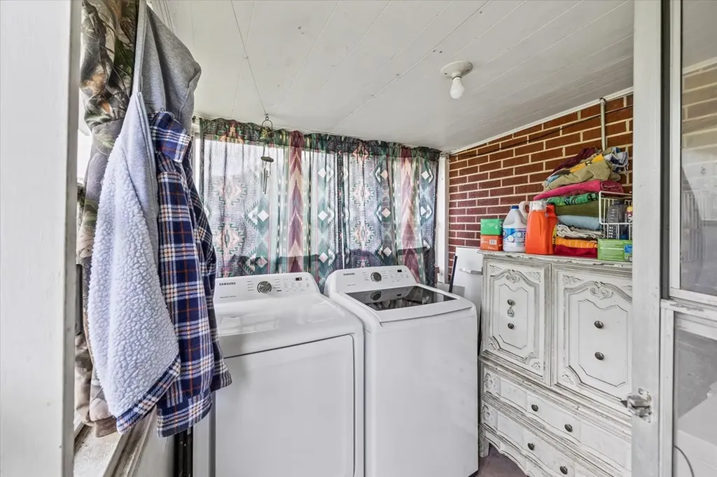 747 Hunting Creek Road Whitleyville TN 38588