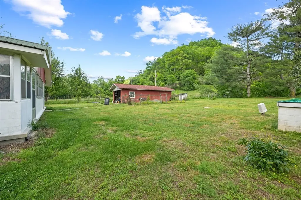 747 Hunting Creek Road Whitleyville TN 38588