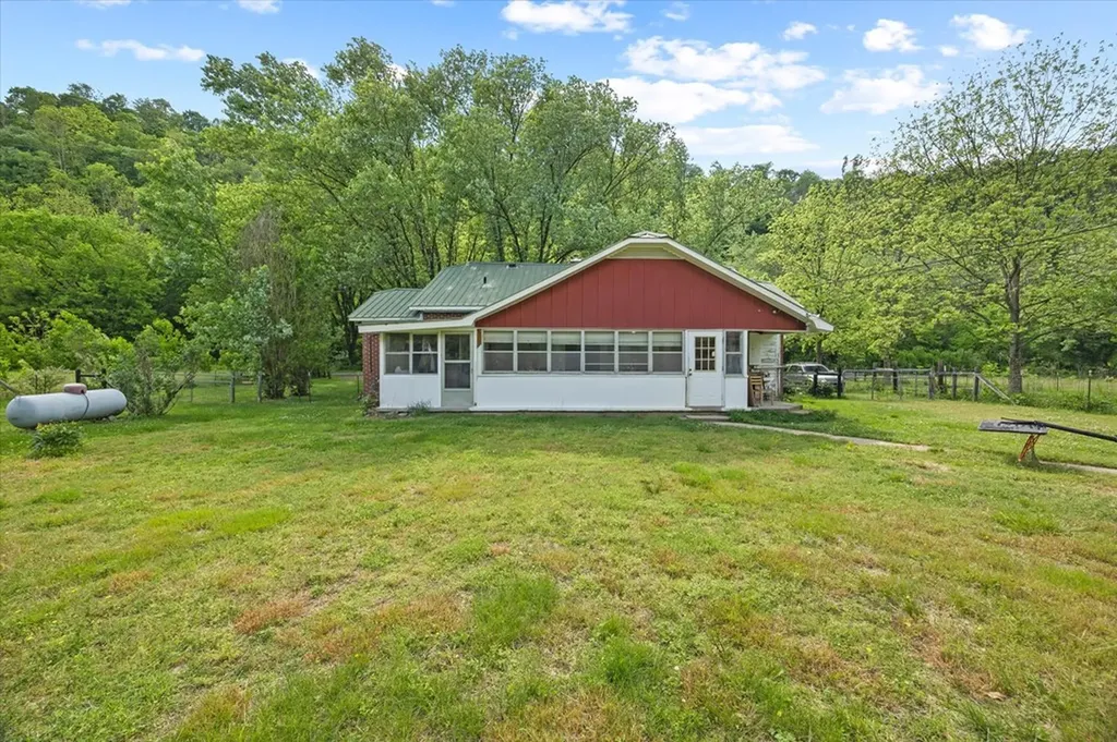 747 Hunting Creek Road Whitleyville TN 38588