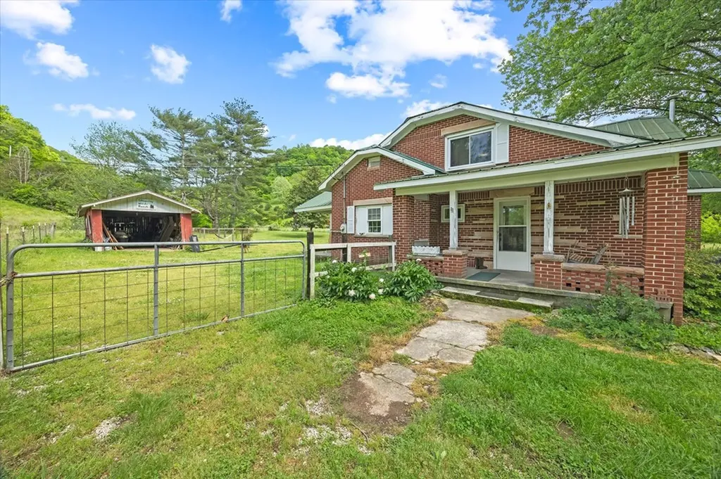 747 Hunting Creek Road Whitleyville TN 38588