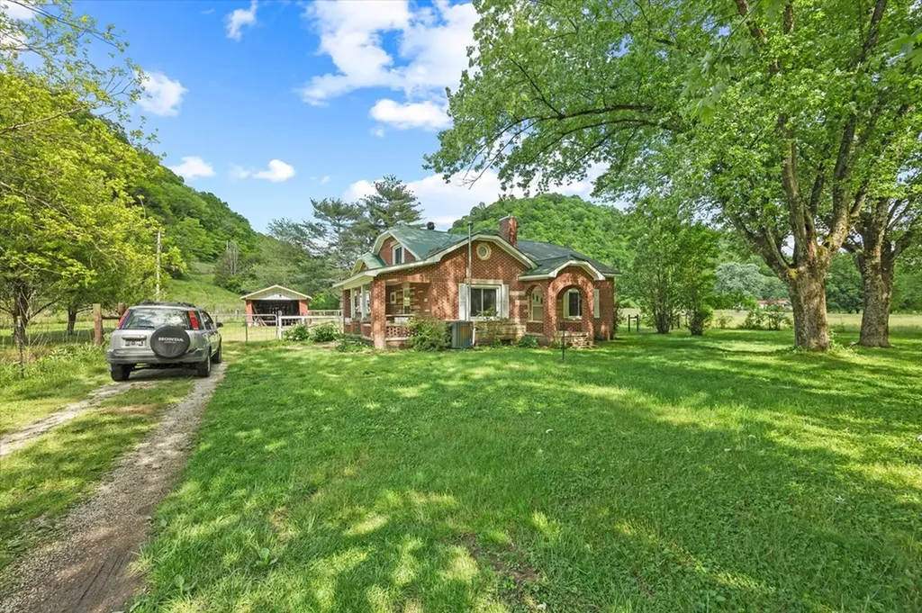 747 Hunting Creek Road Whitleyville TN 38588