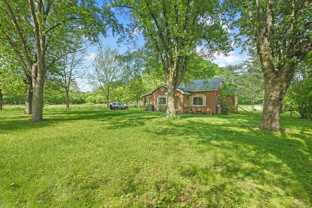 747 Hunting Creek Road Whitleyville TN 38588