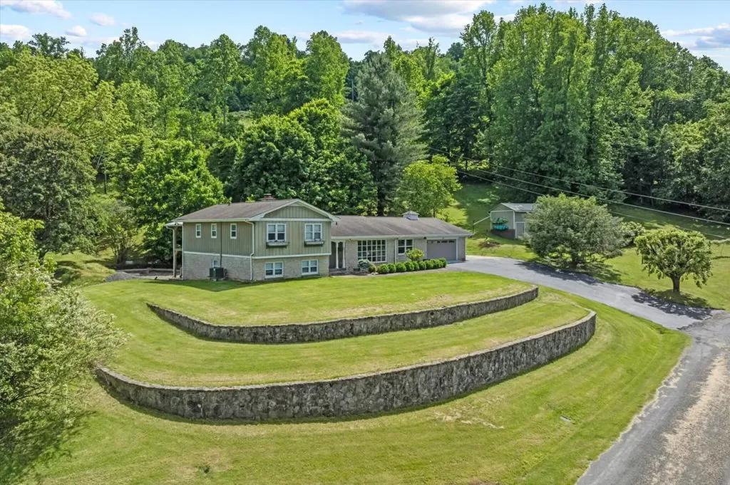 188 Panorama Heights Gainesboro TN 38562