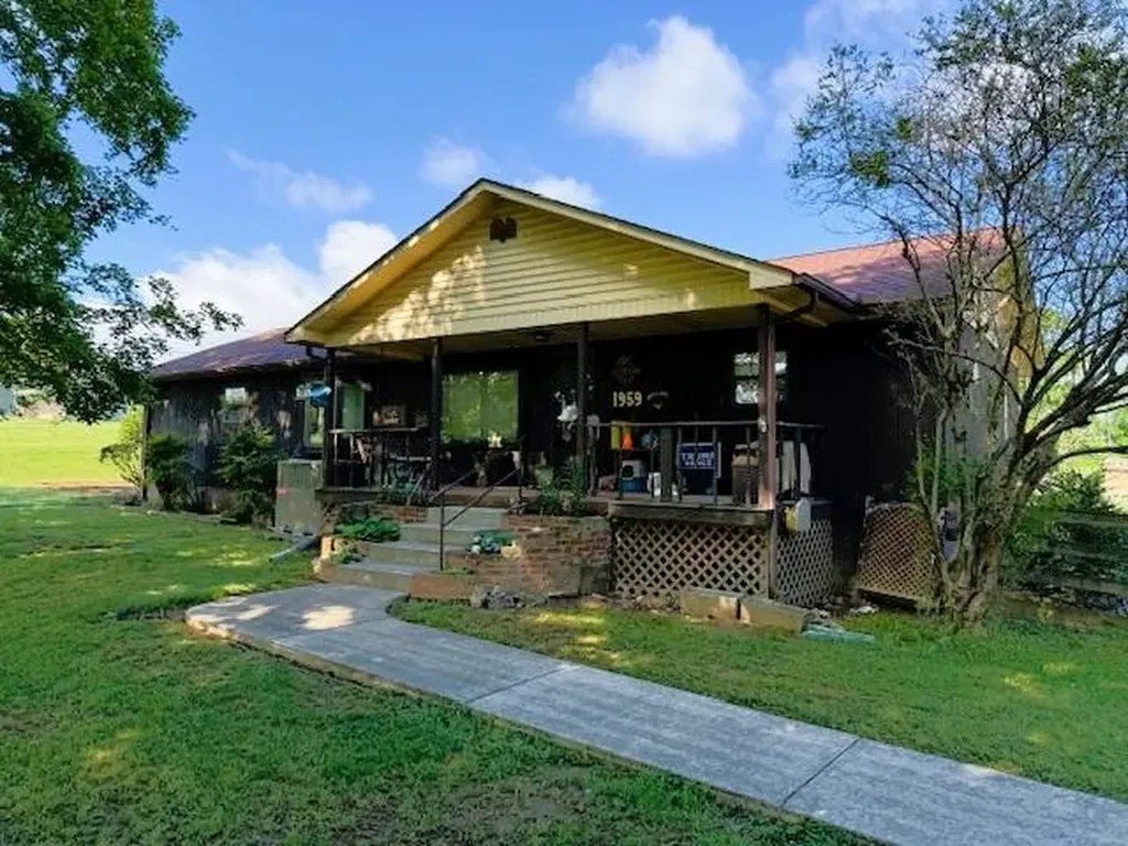 1959 Haley Road Smithville TN 37166