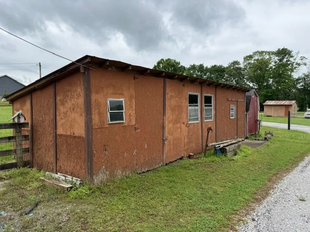 1959 Haley Road Smithville TN 37166