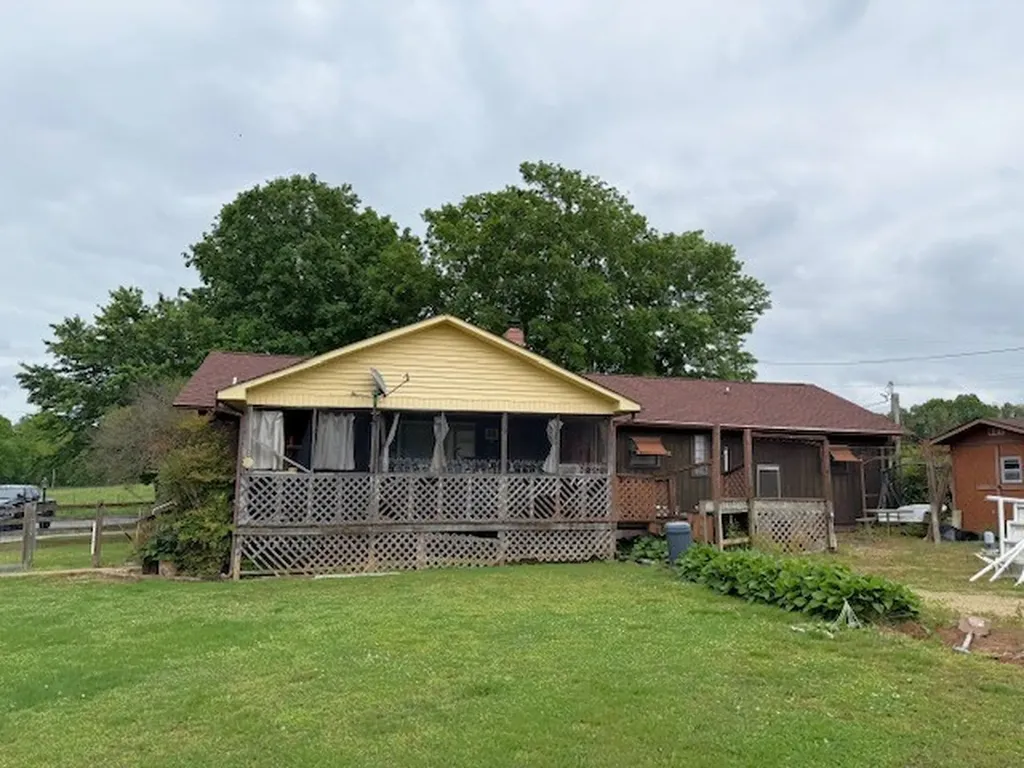 1959 Haley Road Smithville TN 37166