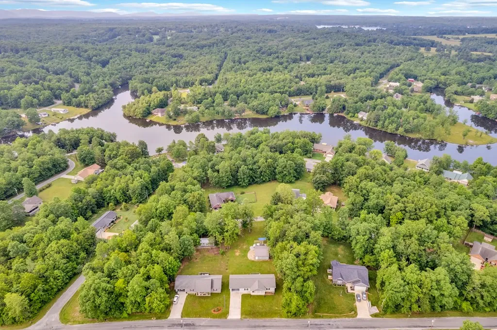 1210 War Eagle Drive Crossville TN 38572