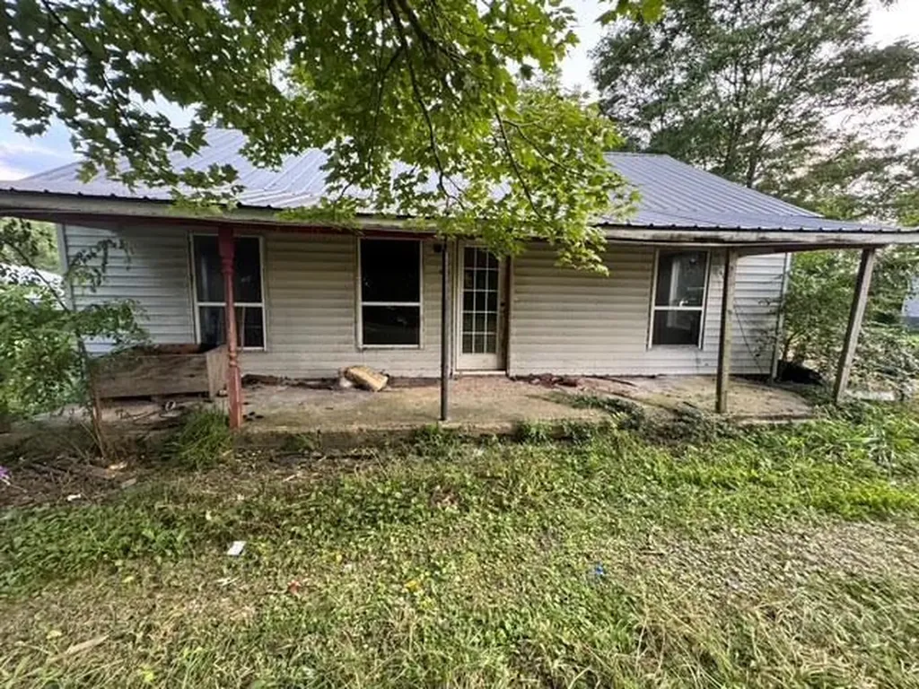 1070 W Rock Quarry Road Clarkrange TN 38553