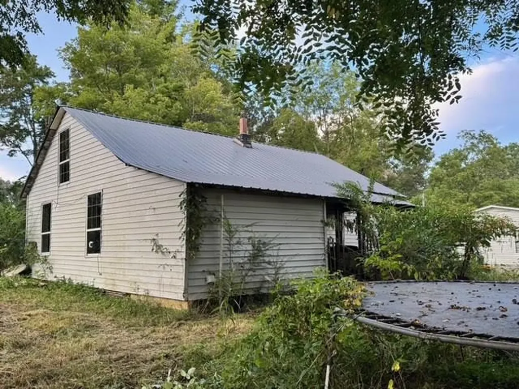 1070 W Rock Quarry Road Clarkrange TN 38553