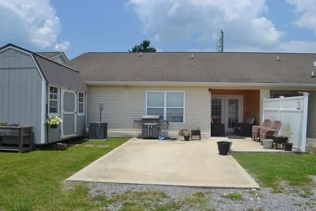 4944 W Valley Road Sequatchie TN 37327