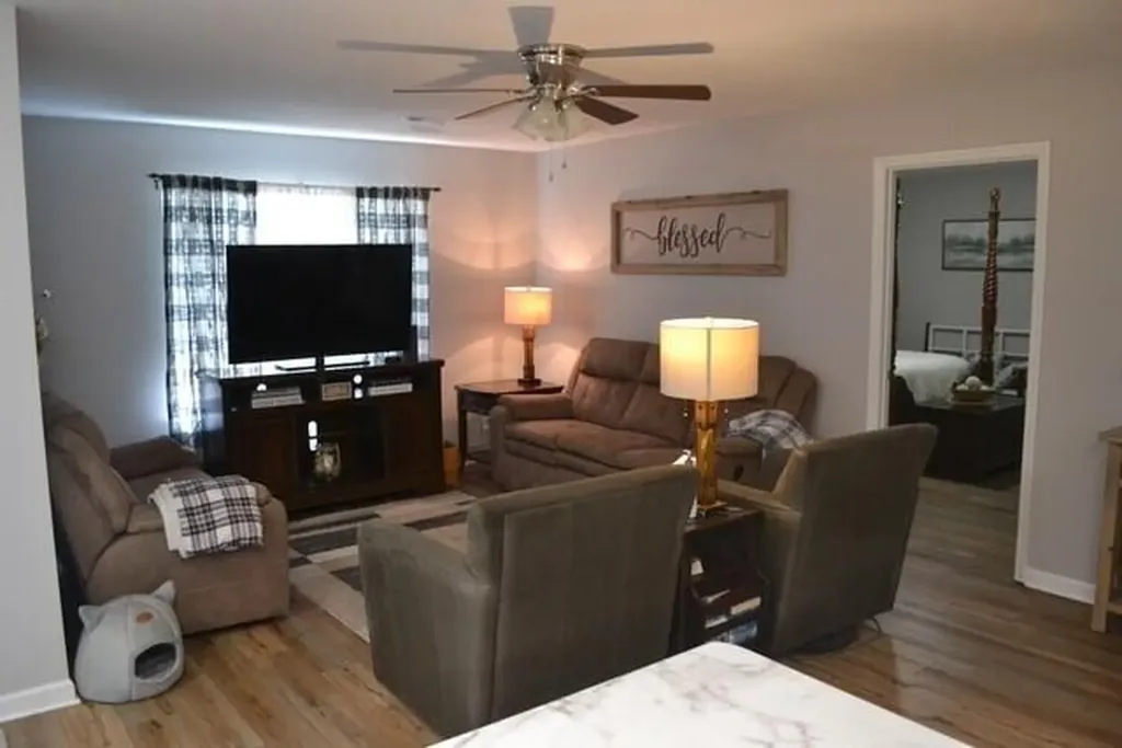 4944 W Valley Road Sequatchie TN 37327