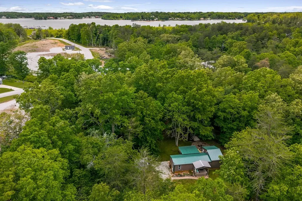 1048 Sitting Bull Point Crossville TN 38572