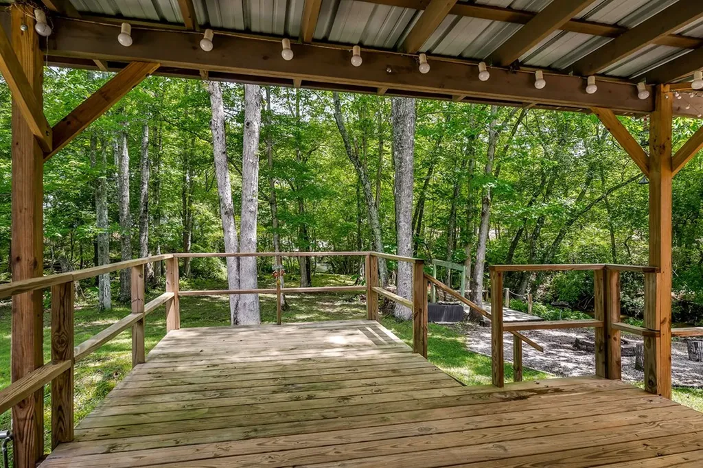 1048 Sitting Bull Point Crossville TN 38572