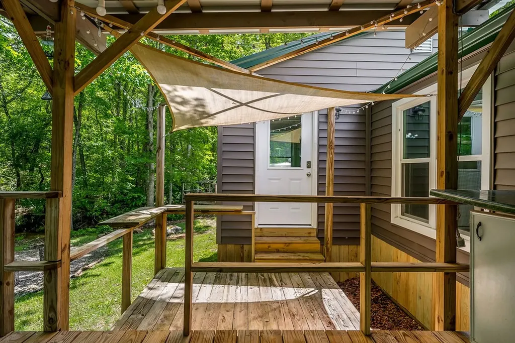 1048 Sitting Bull Point Crossville TN 38572