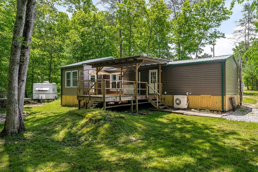 1048 Sitting Bull Point Crossville TN 38572