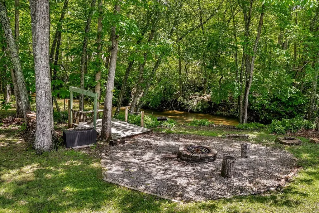 1048 Sitting Bull Point Crossville TN 38572