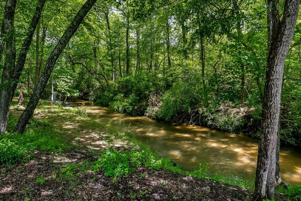 1048 Sitting Bull Point Crossville TN 38572