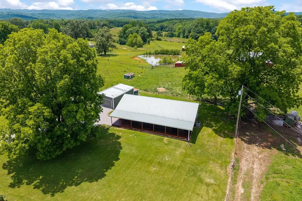 895 Bethel Hollow Road Quebeck TN 38579