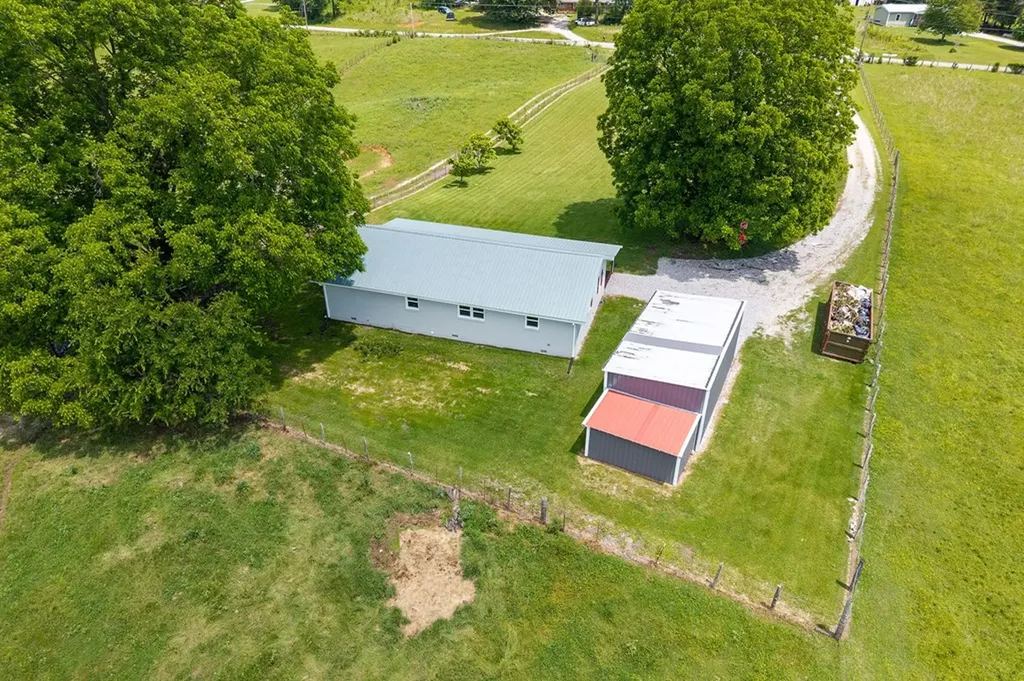895 Bethel Hollow Road Quebeck TN 38579
