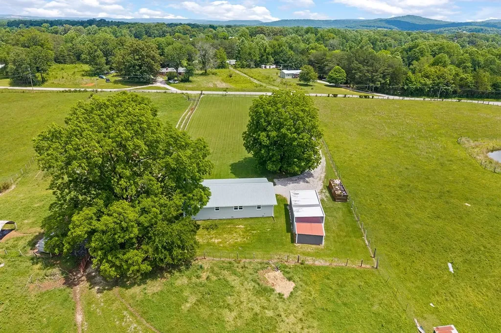 895 Bethel Hollow Road Quebeck TN 38579