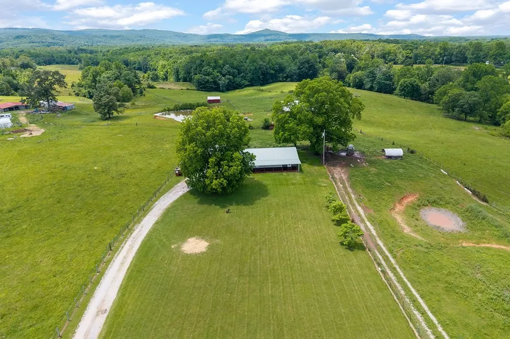 895 Bethel Hollow Road Quebeck TN 38579