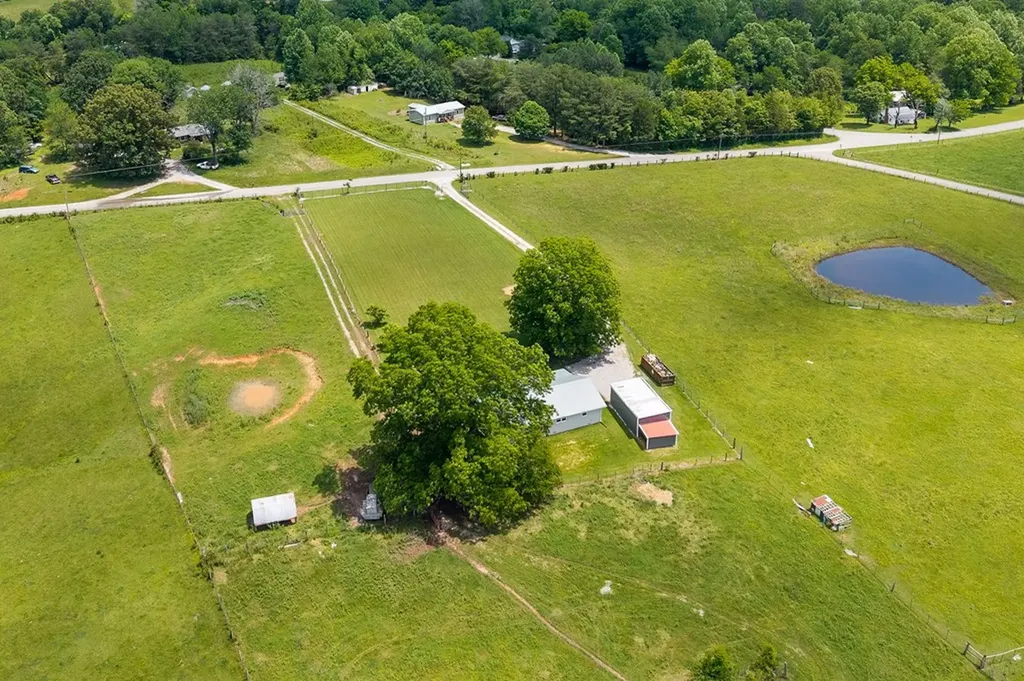 895 Bethel Hollow Road Quebeck TN 38579