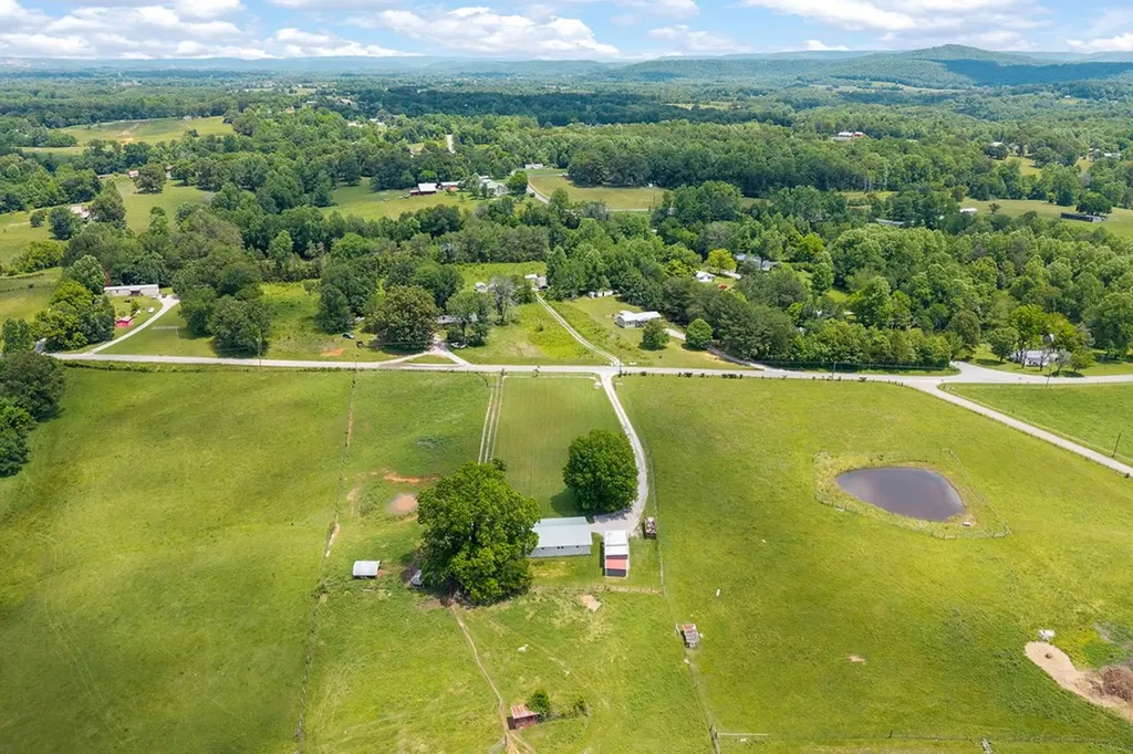 895 Bethel Hollow Road Quebeck TN 38579