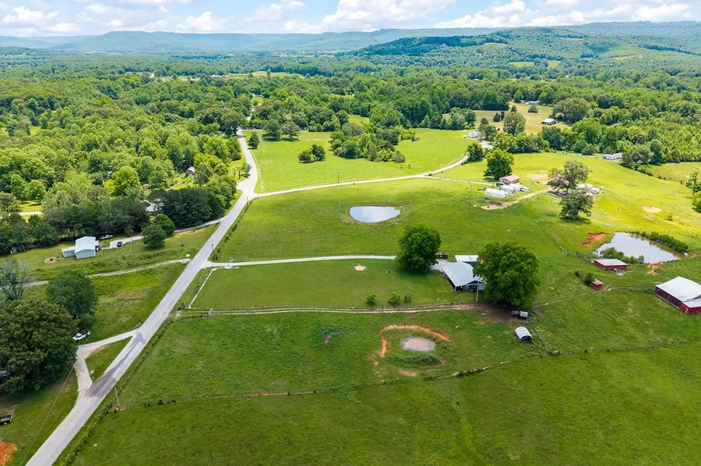 895 Bethel Hollow Road Quebeck TN 38579