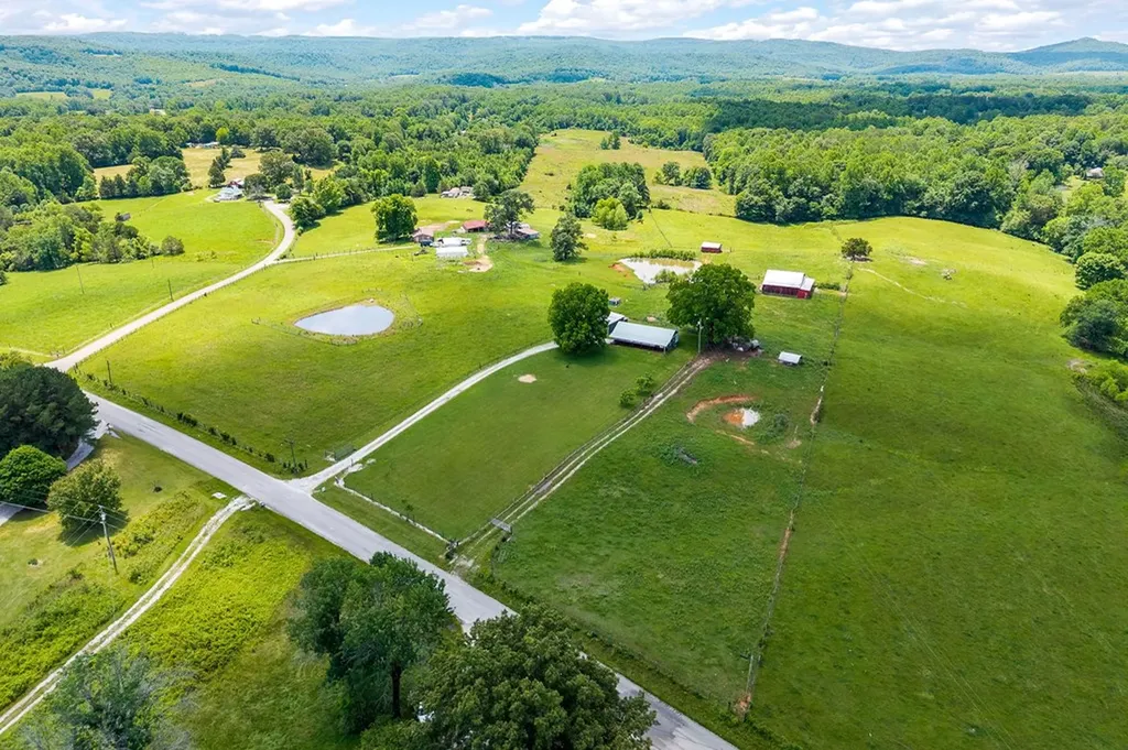 895 Bethel Hollow Road Quebeck TN 38579