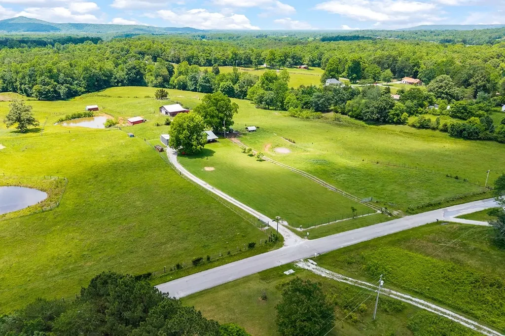 895 Bethel Hollow Road Quebeck TN 38579