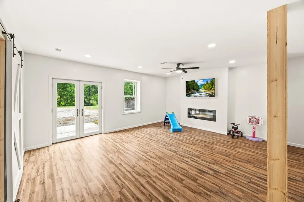 945 Oak Hill Road Rickman TN 38580