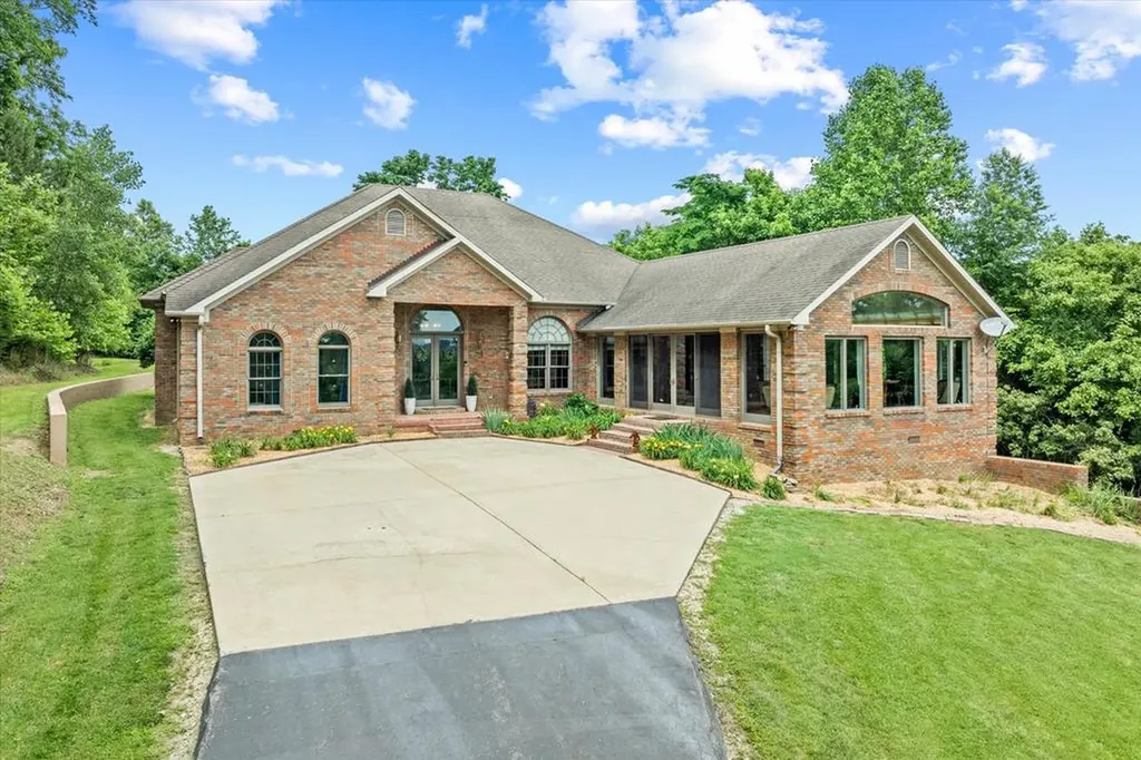 360 Long Hollow Lane Gainesboro TN 38562