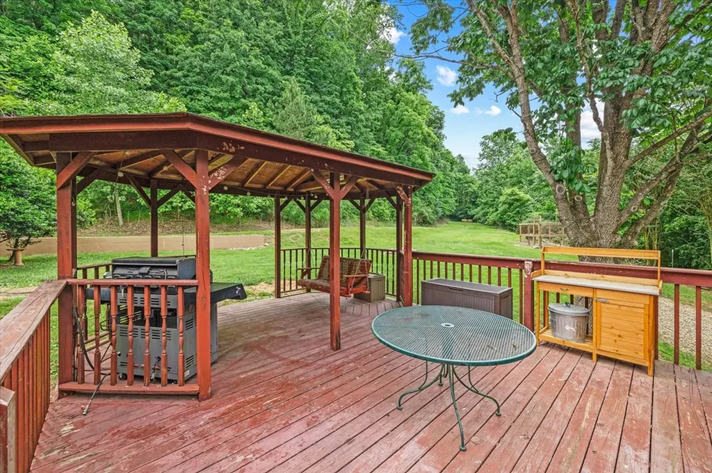 360 Long Hollow Lane Gainesboro TN 38562