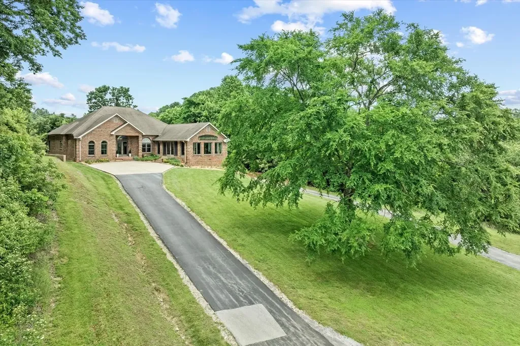 360 Long Hollow Lane Gainesboro TN 38562