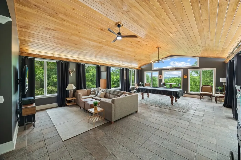 360 Long Hollow Lane Gainesboro TN 38562