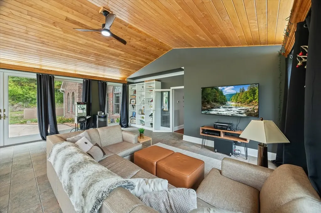 360 Long Hollow Lane Gainesboro TN 38562