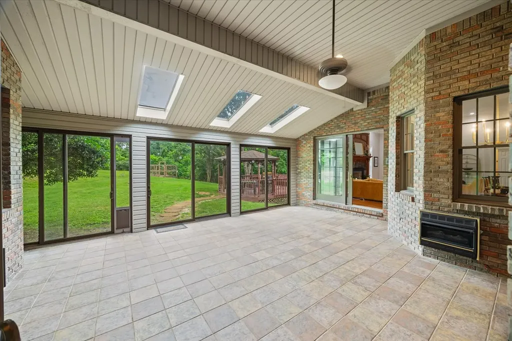 360 Long Hollow Lane Gainesboro TN 38562