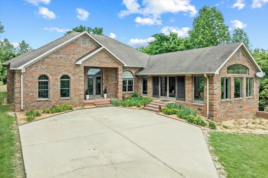 360 Long Hollow Lane Gainesboro TN 38562