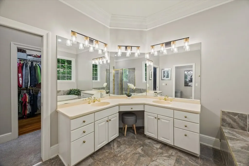 360 Long Hollow Lane Gainesboro TN 38562