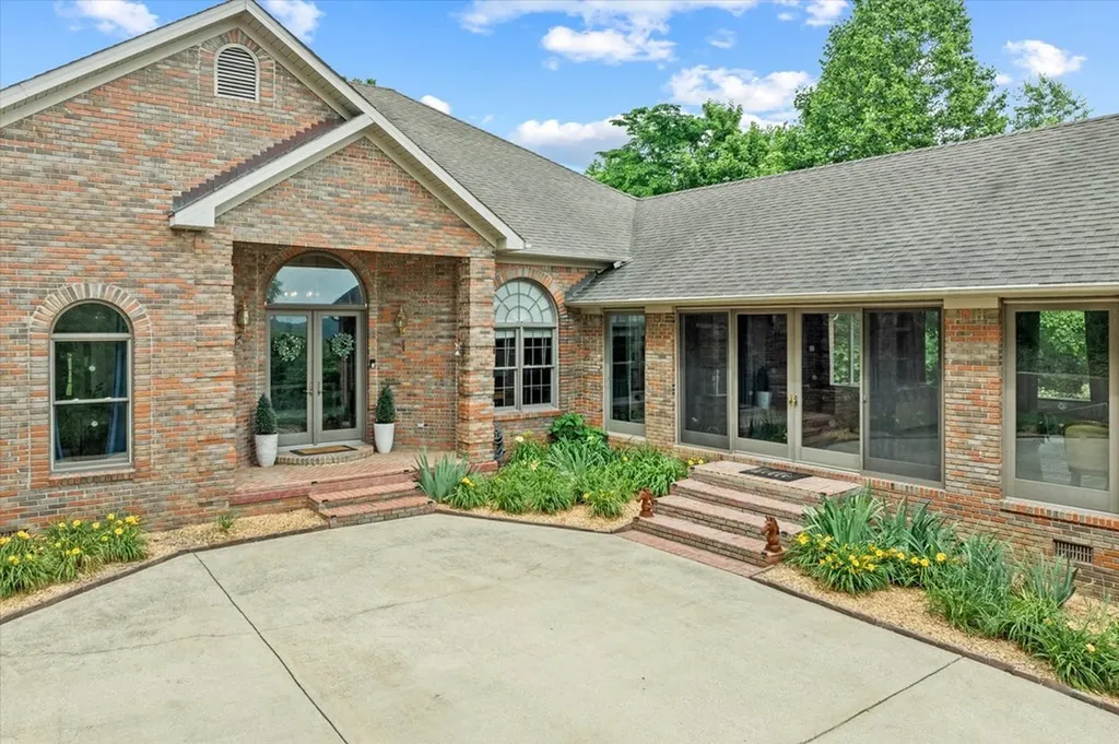 360 Long Hollow Lane Gainesboro TN 38562