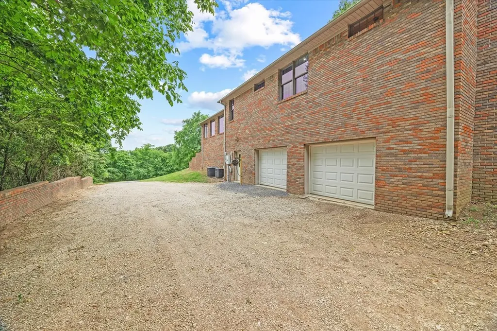 360 Long Hollow Lane Gainesboro TN 38562