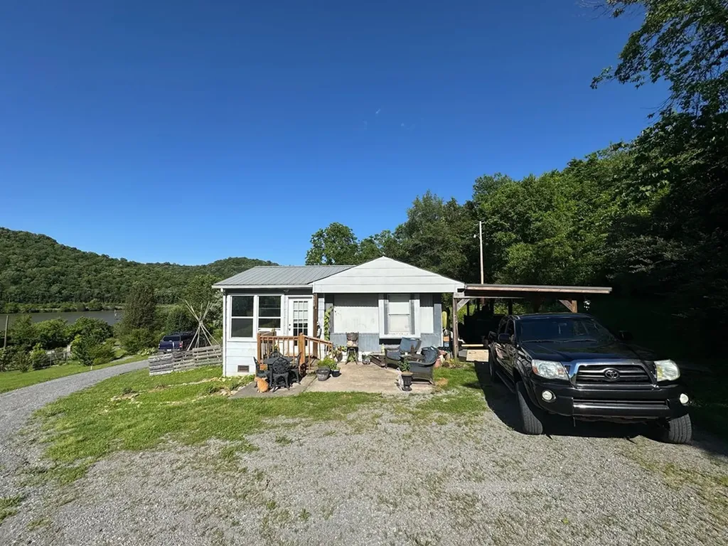 213 Richardson Hollow Lane Gainesboro TN 38562