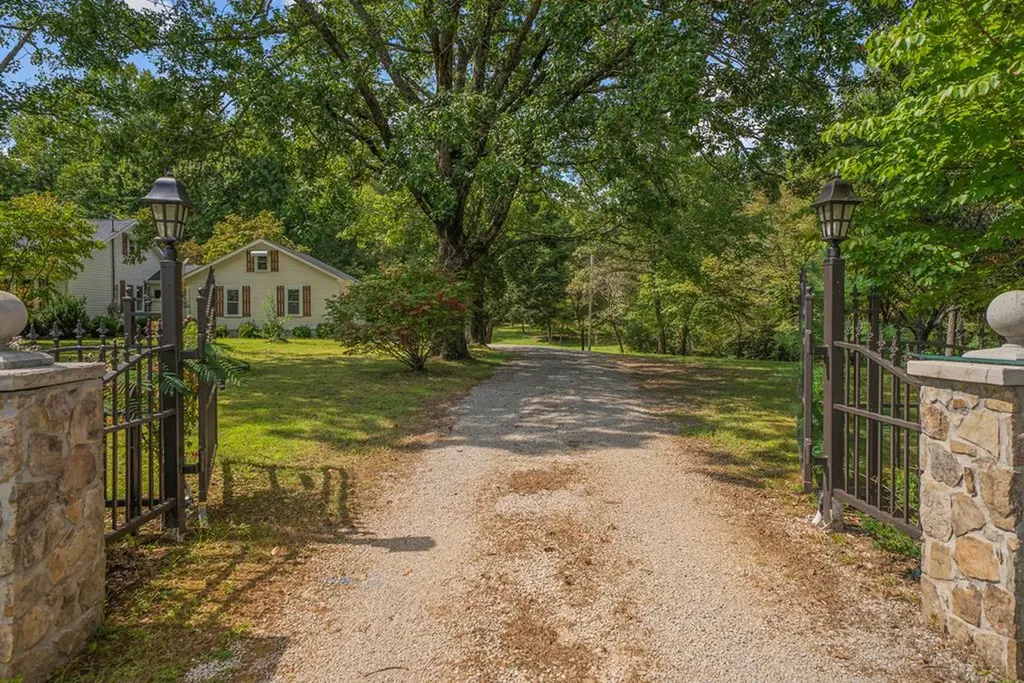 4540 S York Highway Jamestown TN 38556