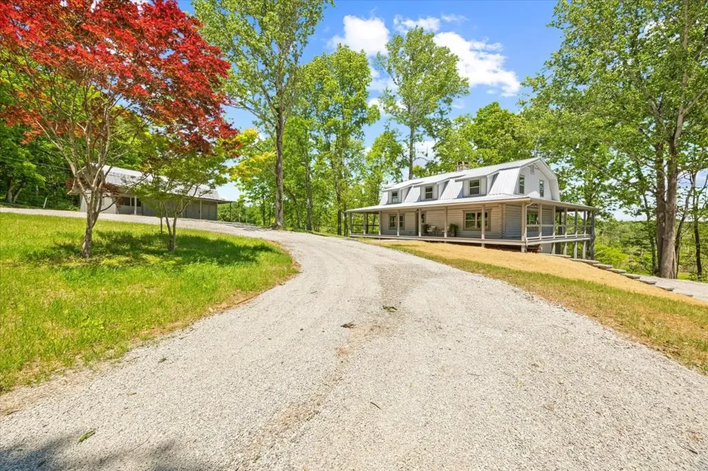 4221 New Hope Road Celina TN 38551