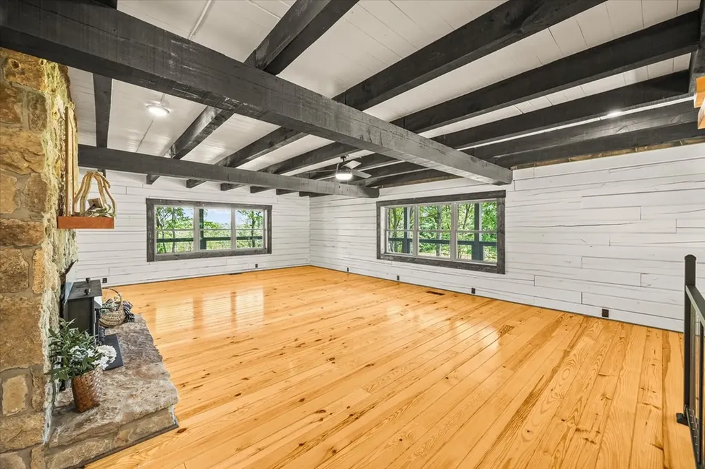 4221 New Hope Road Celina TN 38551